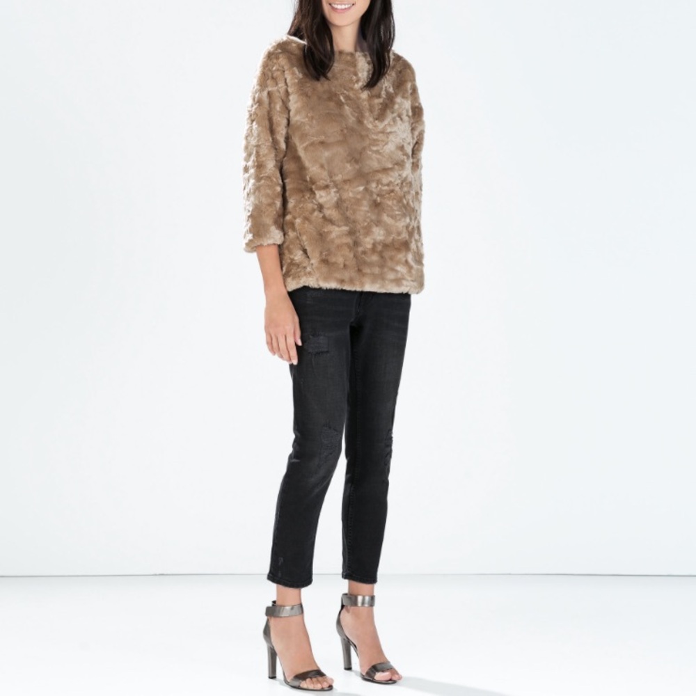 Zara faux furry sweater
Excellent condition
